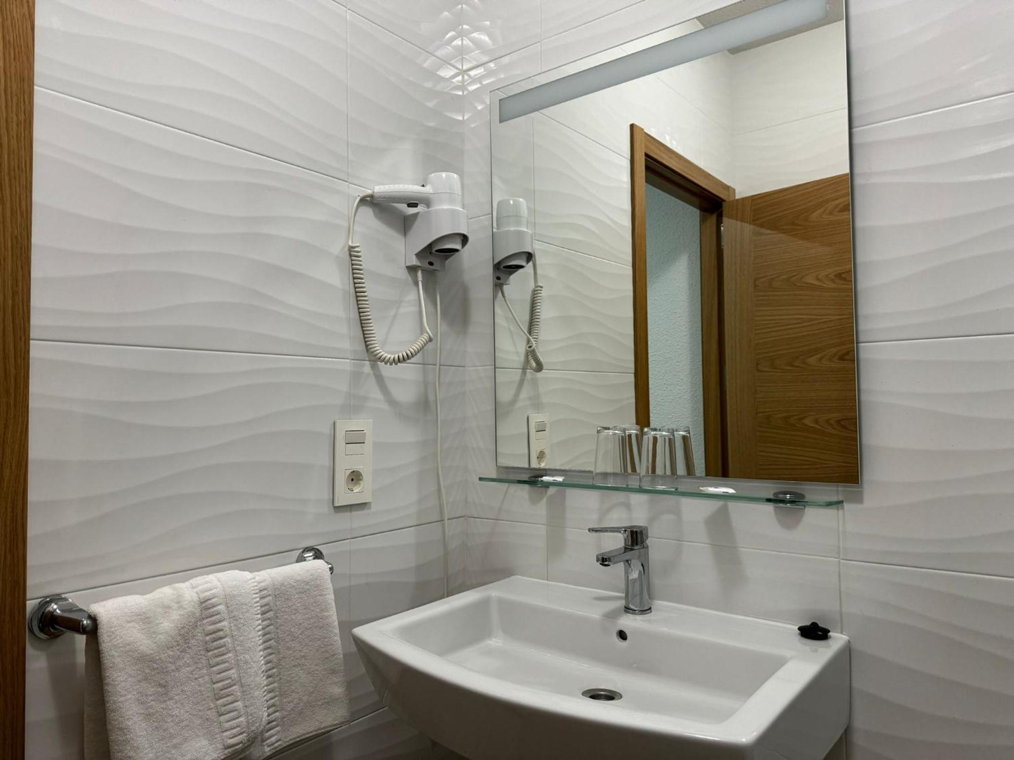 Hostal Aribel Longinos Cercedilla Εξωτερικό φωτογραφία