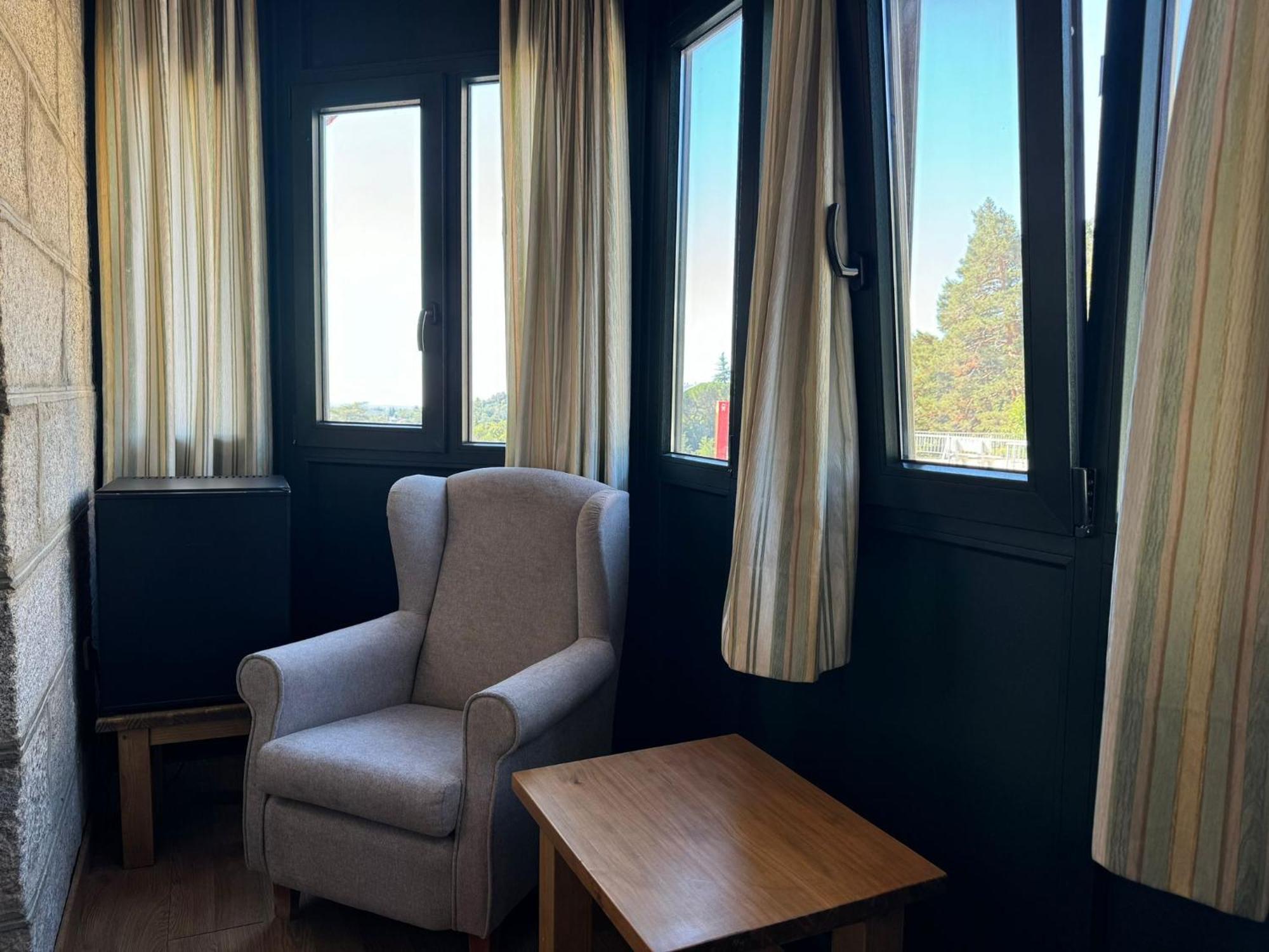 Hostal Aribel Longinos Cercedilla Εξωτερικό φωτογραφία