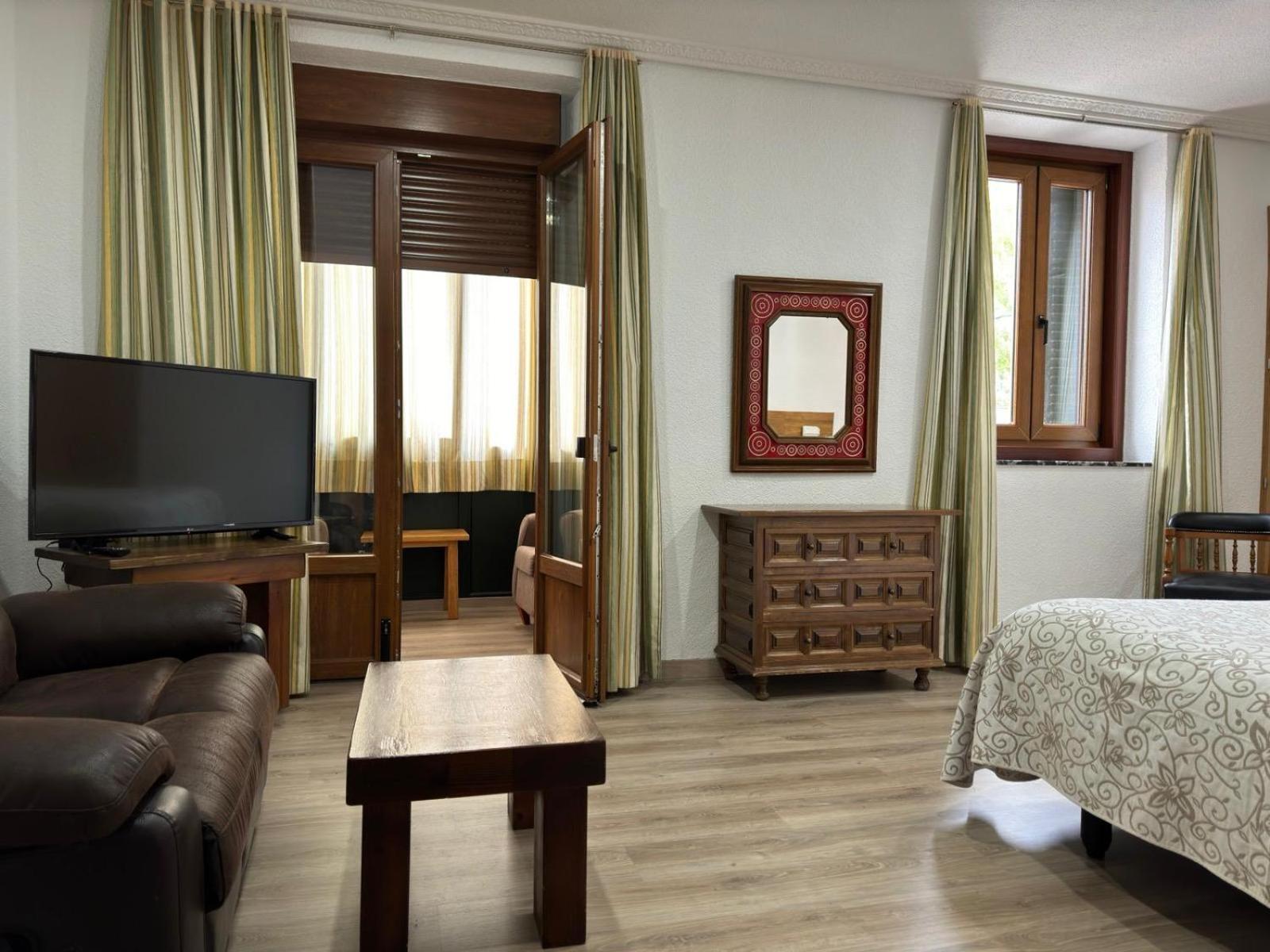 Hostal Aribel Longinos Cercedilla Εξωτερικό φωτογραφία