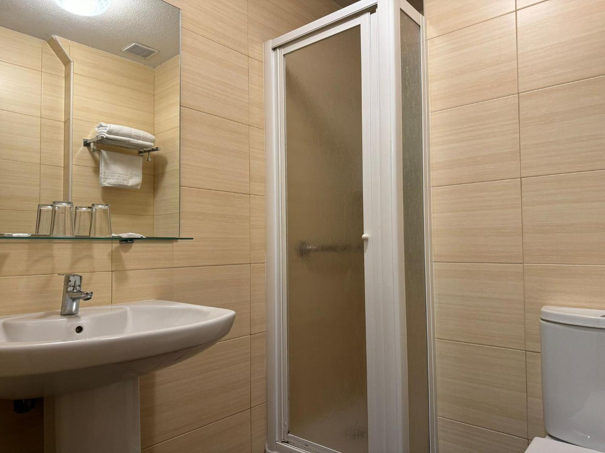 Hostal Aribel Longinos Cercedilla Εξωτερικό φωτογραφία