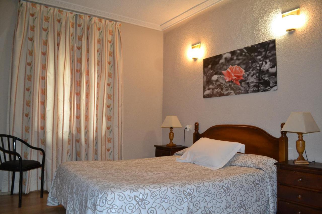Hostal Aribel Longinos Cercedilla Εξωτερικό φωτογραφία